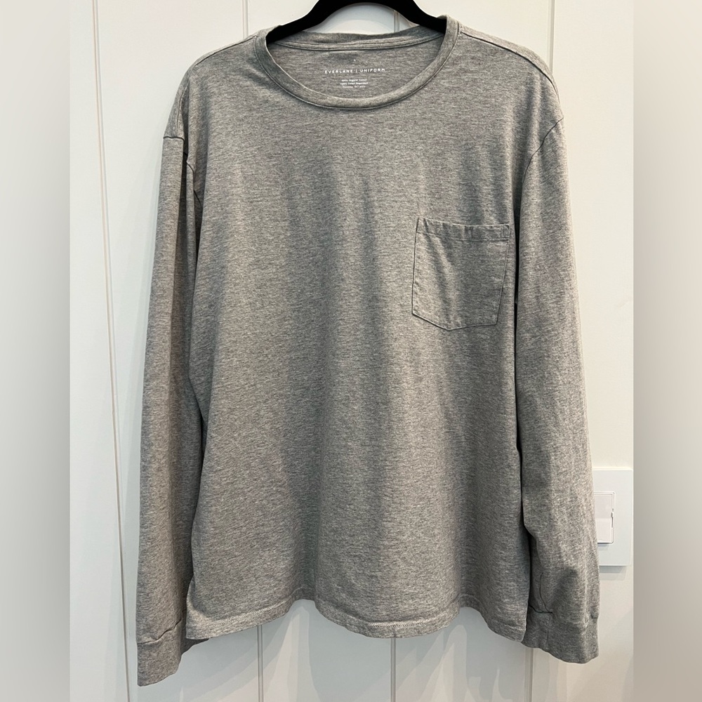 Everlane men’s XL gray long sleeve t-shirt with front pocket. Worn twice.